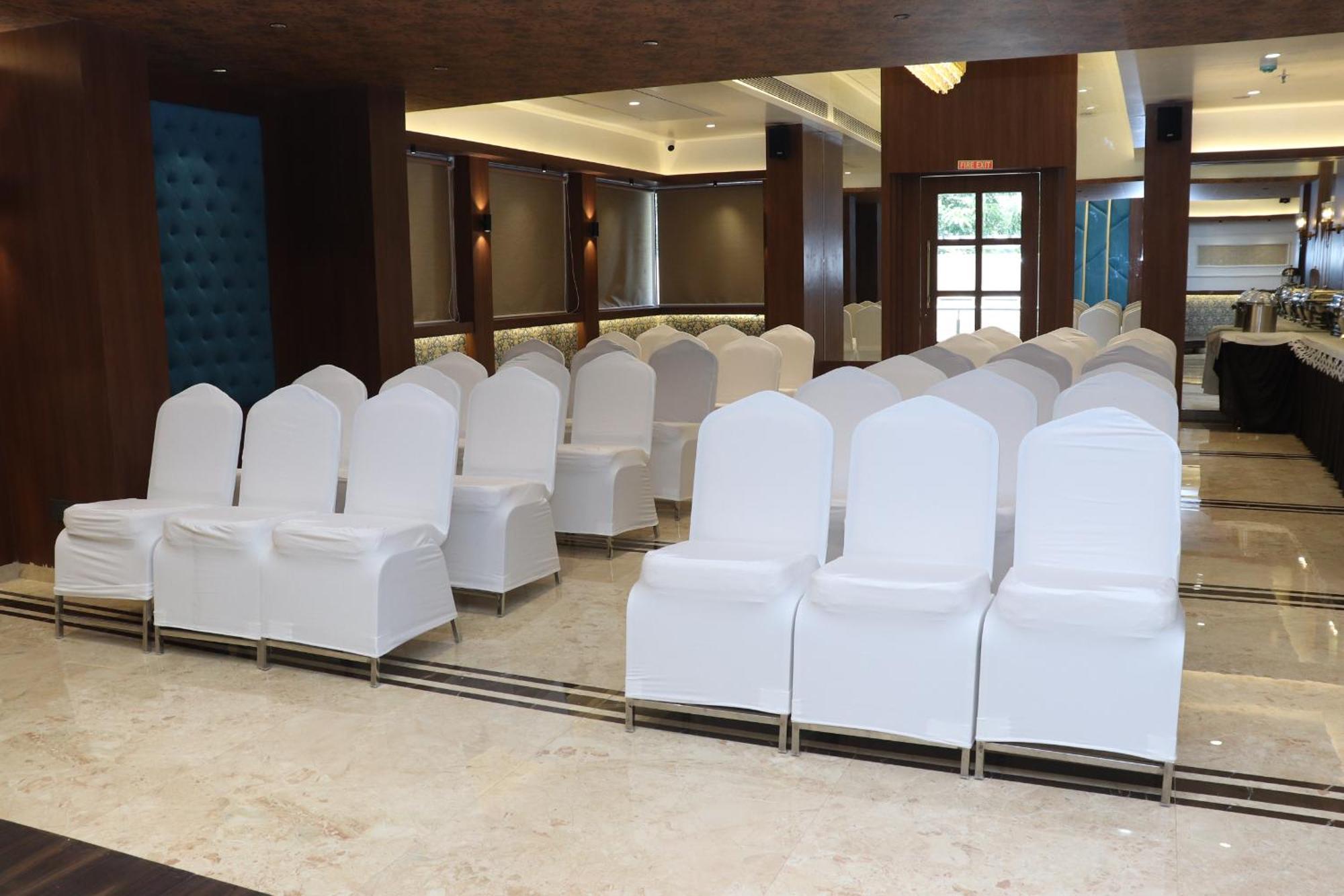 Hotel Golden Nest Тхане Экстерьер фото