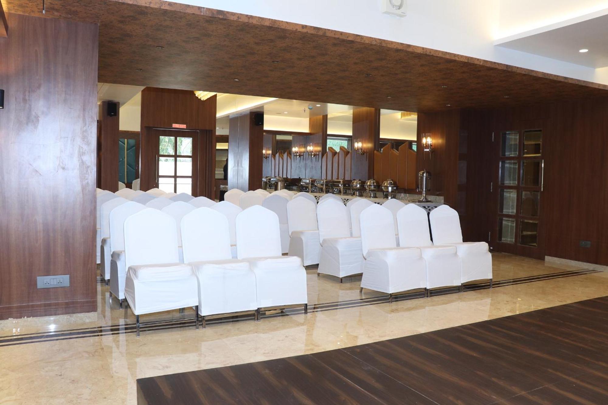 Hotel Golden Nest Тхане Экстерьер фото