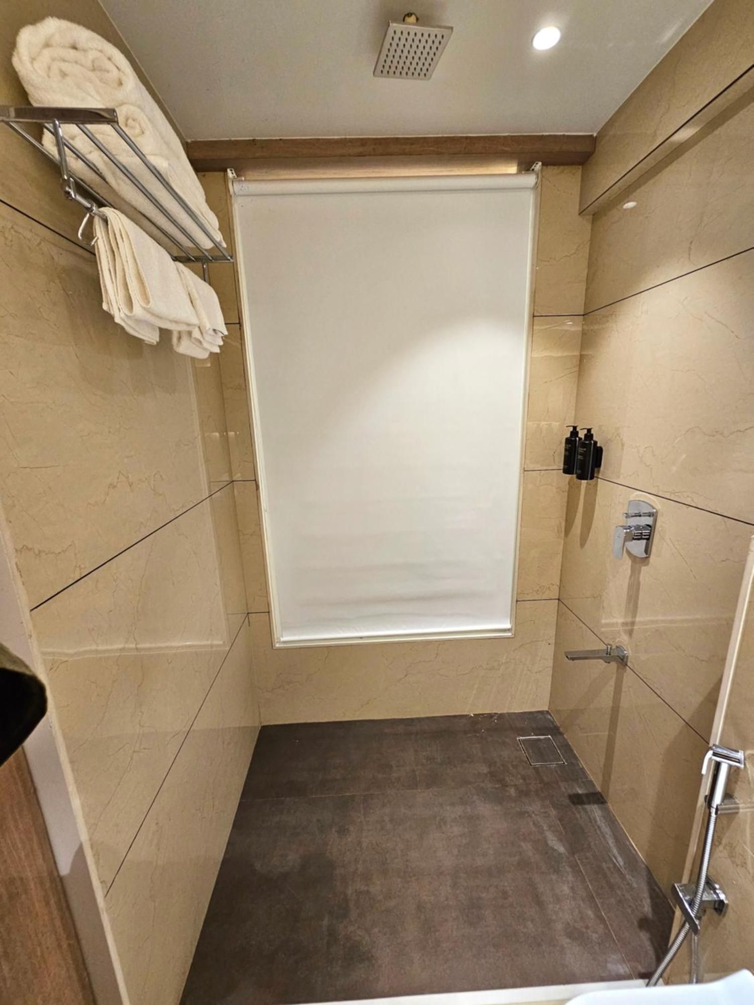 Hotel Golden Nest Тхане Экстерьер фото