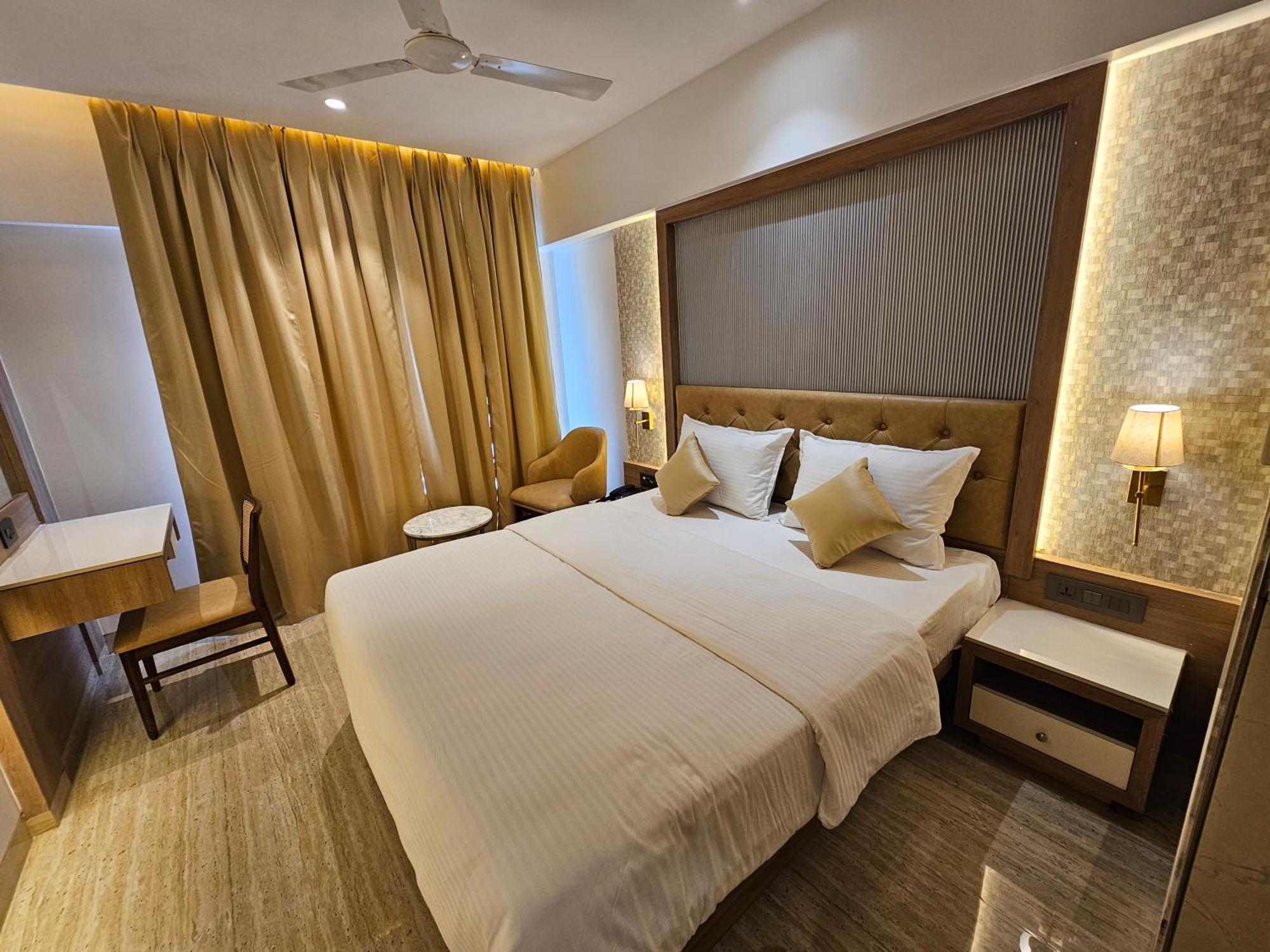 Hotel Golden Nest Тхане Экстерьер фото